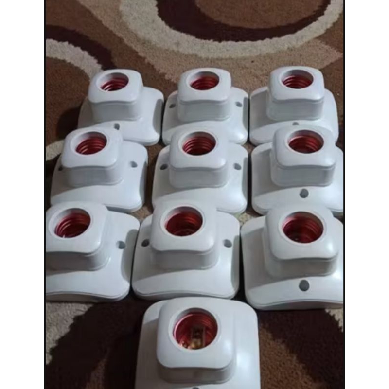 PITING LAMPU TEMPEL PUTIH