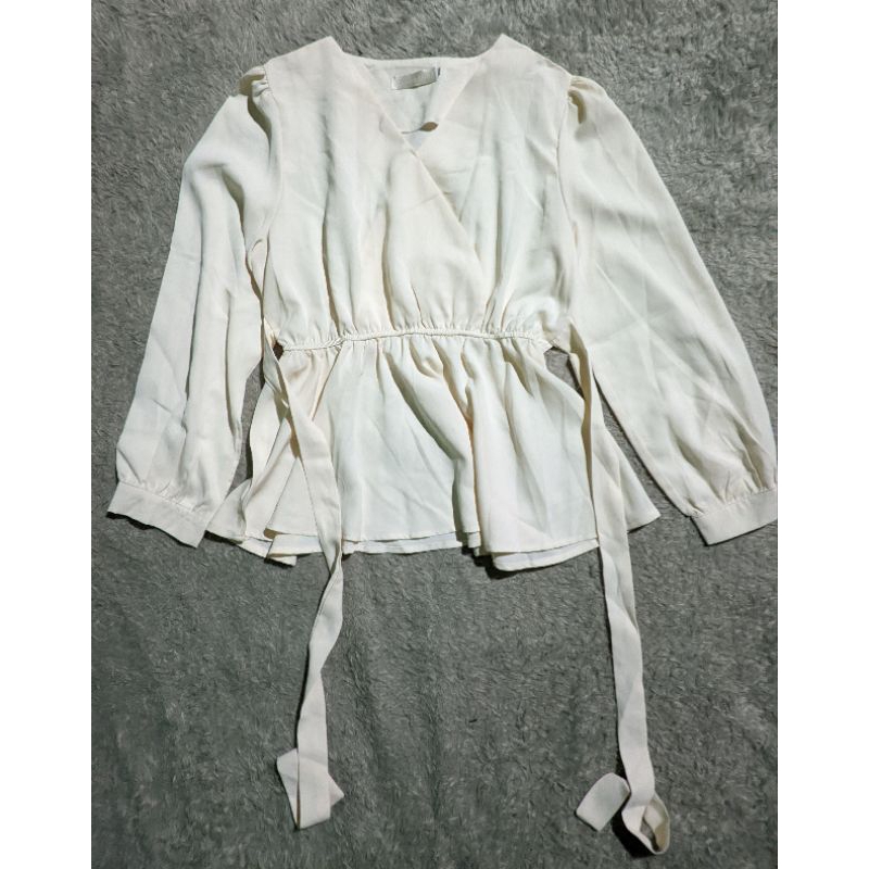 Blus Putih Wanita Lengan Panjang
