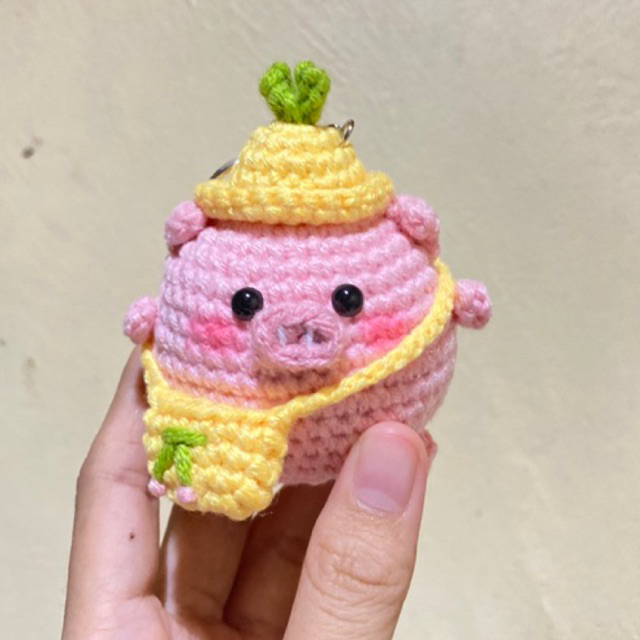 Gantungan kunci rajut babi