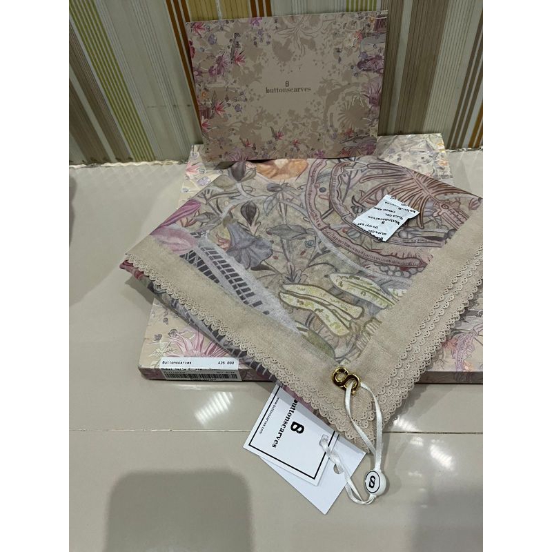 Buttonscarves ~ Dubai Ivory