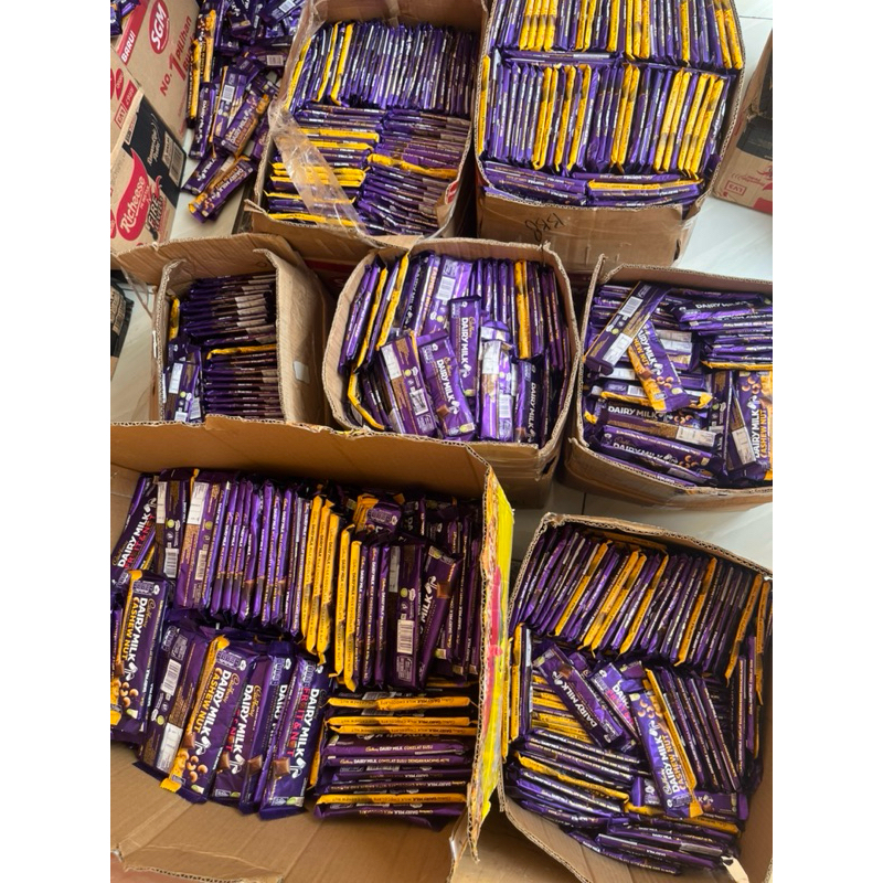 

Cadbury Dairy Milk 62gr Cuci Gudang RANDOM