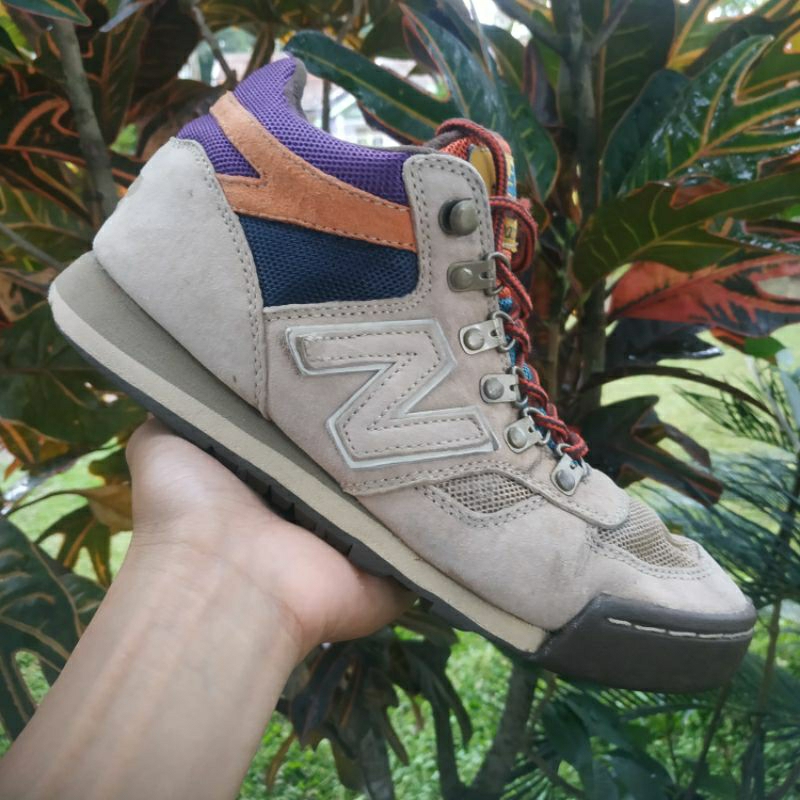 Sepatu New Balance 710