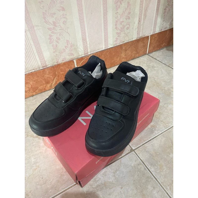 PVN Ukuran 39 Heejin Sepatu Sekolah Hitam Sneakers Wanita Sport Shoes Black Free Box