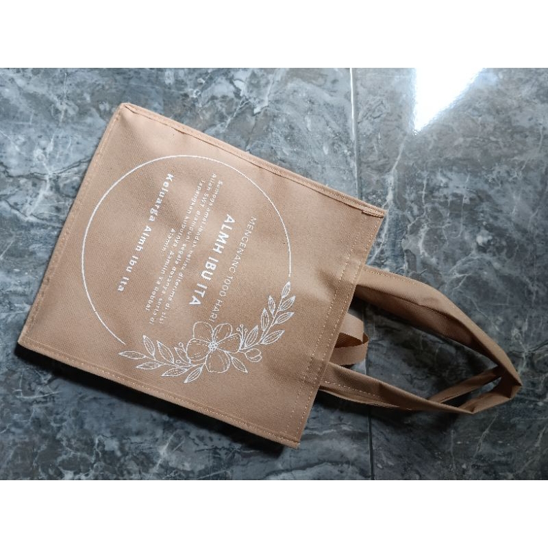 

TAS HAJATAN (SPUNBOND) UKURAN 22X22X25 1 LUSIN + SABLON