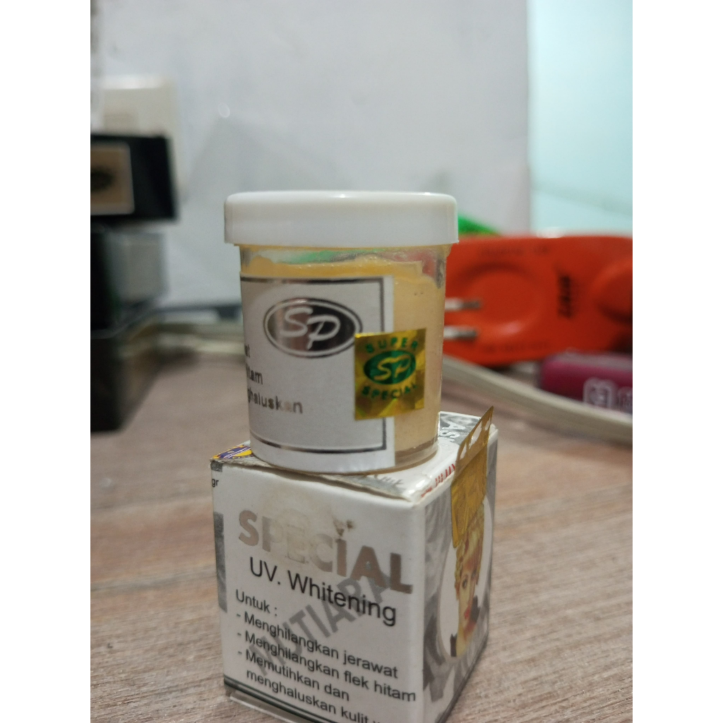 SP UV WHITENING SPESIAL-KRIM WAJAH SIANG MALAM