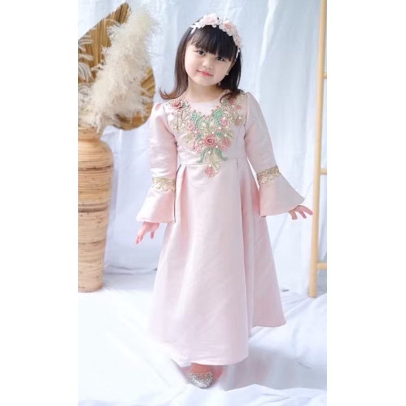 Balloon girl party dress