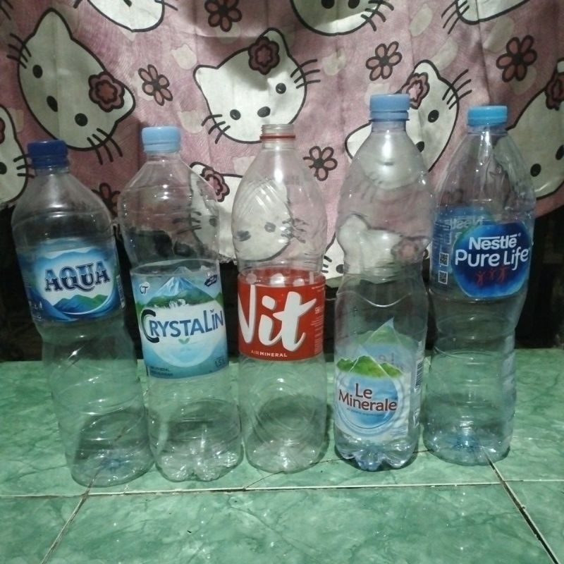 Botol aqua ,le mineral,VIT,Sanqua dll 1500ml botol kosong bekas,kondisi masih bagus