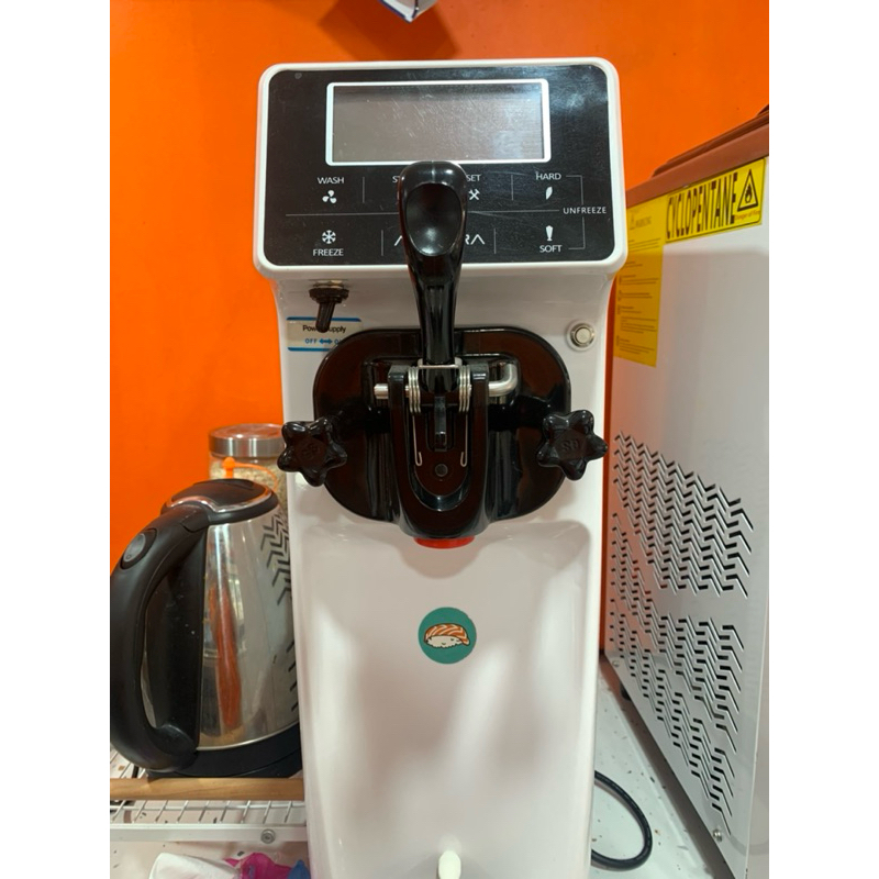 Soft Ice Cream Machine ST16E (White)