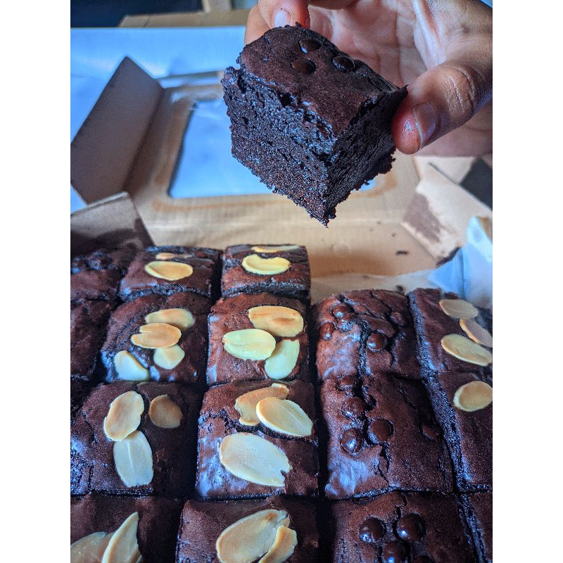 

FUDGY BROWNIES uk 20X20