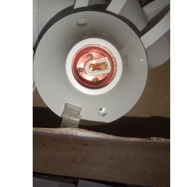 Fitting lampu plafon tempel