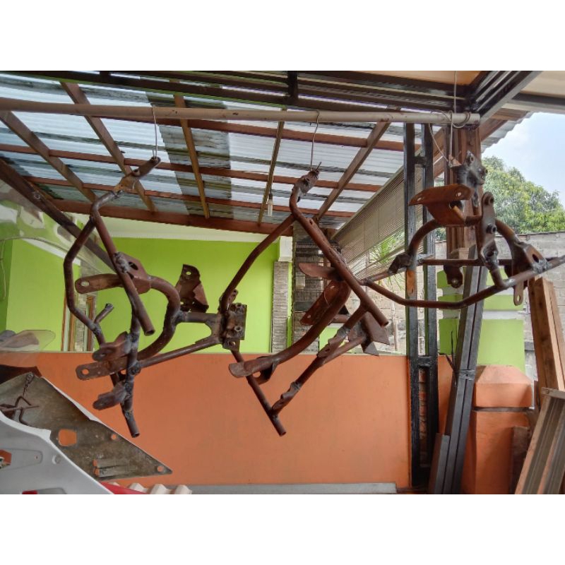 Breket fairing atas, breket tengah, breket bawah, breket nopol