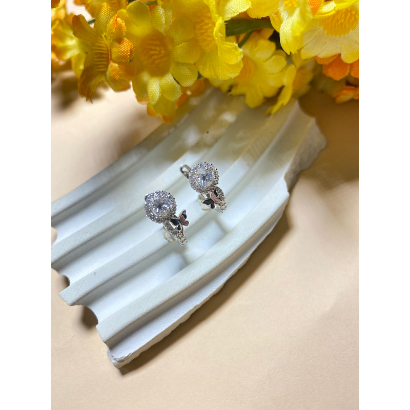 Laris jewellery // anting putih kupu kupu 17k