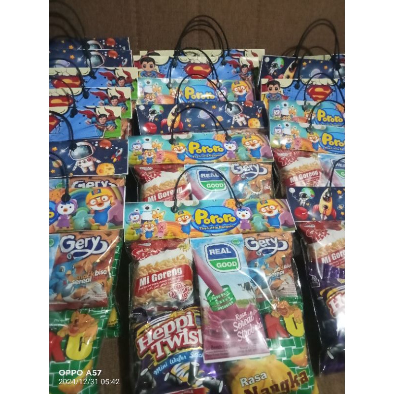 

Snack ulang tahun // Snack ulang tahun // souvenir syukuran // hampers syukuran // hampers birthday // souvenir ulang tahun // souvenir Snack ulang tahun