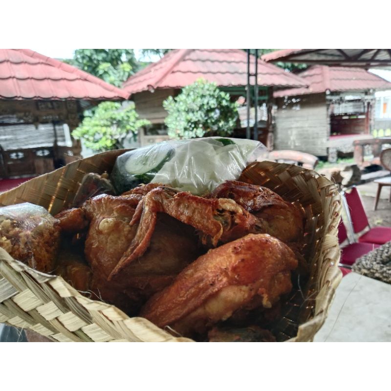

paket ingkung besek bingkisan dan oleh oleh yang lagi viral