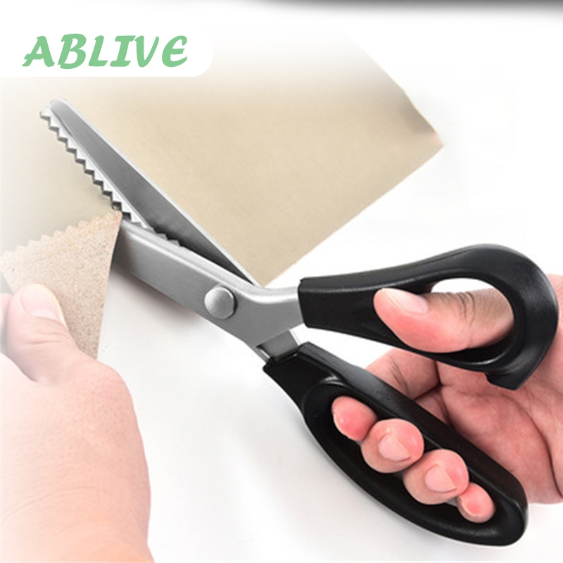 

Gunting Kain Penjahit Gunting Zigzag Kain Gunting Gerigi Ukuran 9" Stainless Steal Plastic Handle