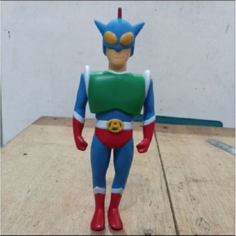 figure pahlawan bertopeng Sinchan