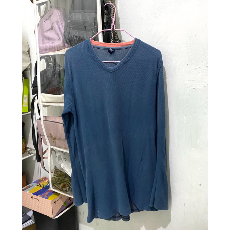 PRELOVED BAJU ATASAN WANITA/ BAJU KAOS LENGAN PANJANG/ BAJU KEKINIAN/ CREWNECK GAP