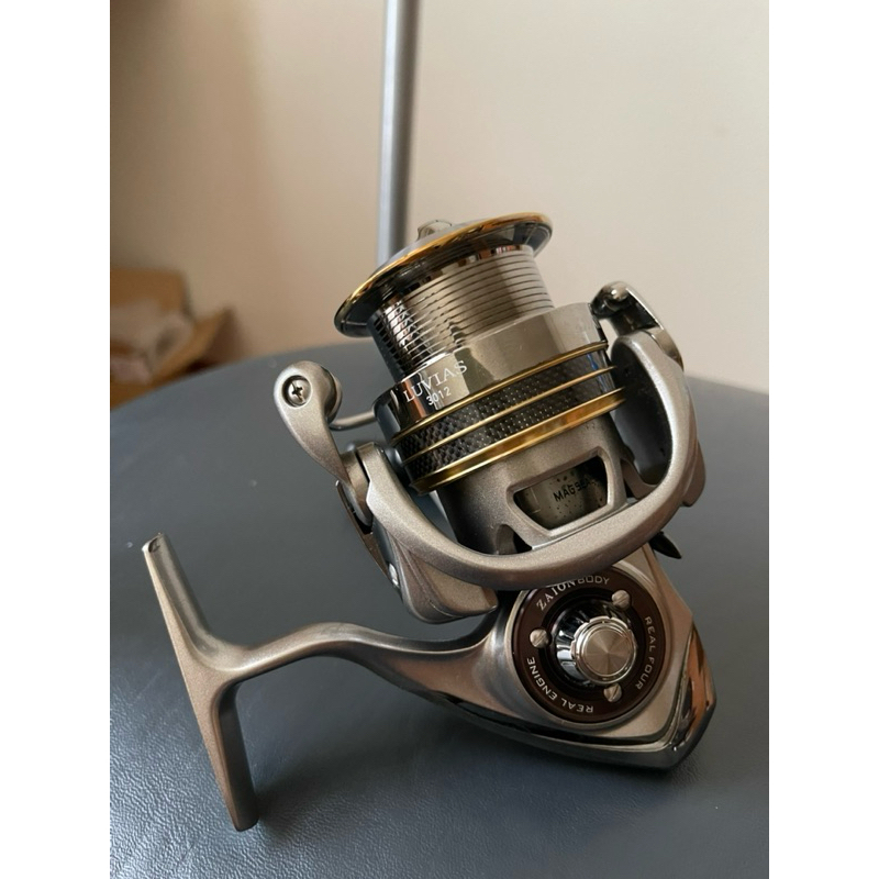 reel daiwa luvias batik 3012 japan