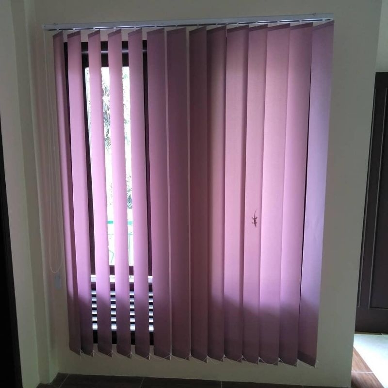 tirai gorden vertikal blind jendela