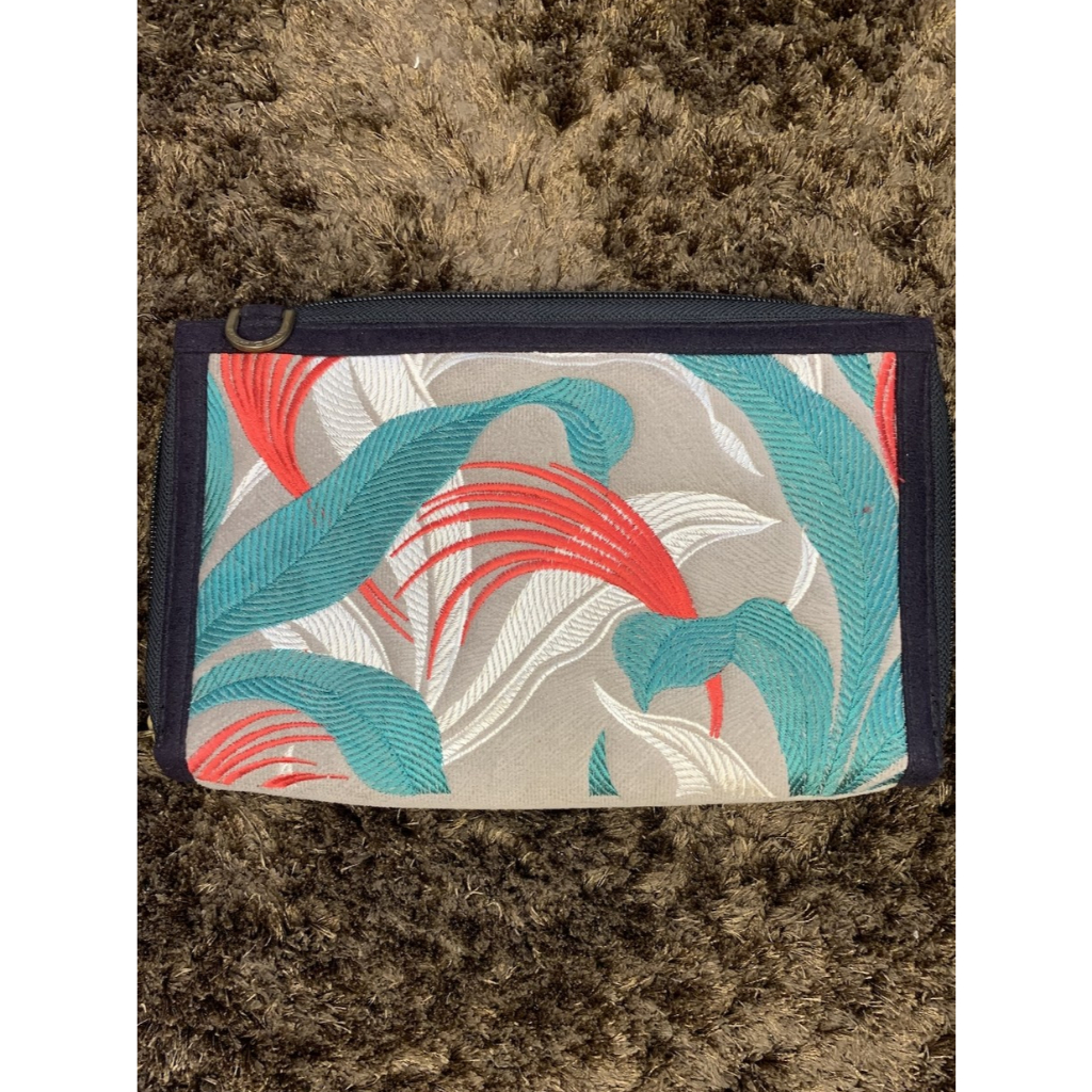 Tas kecil tanpa tali selempang