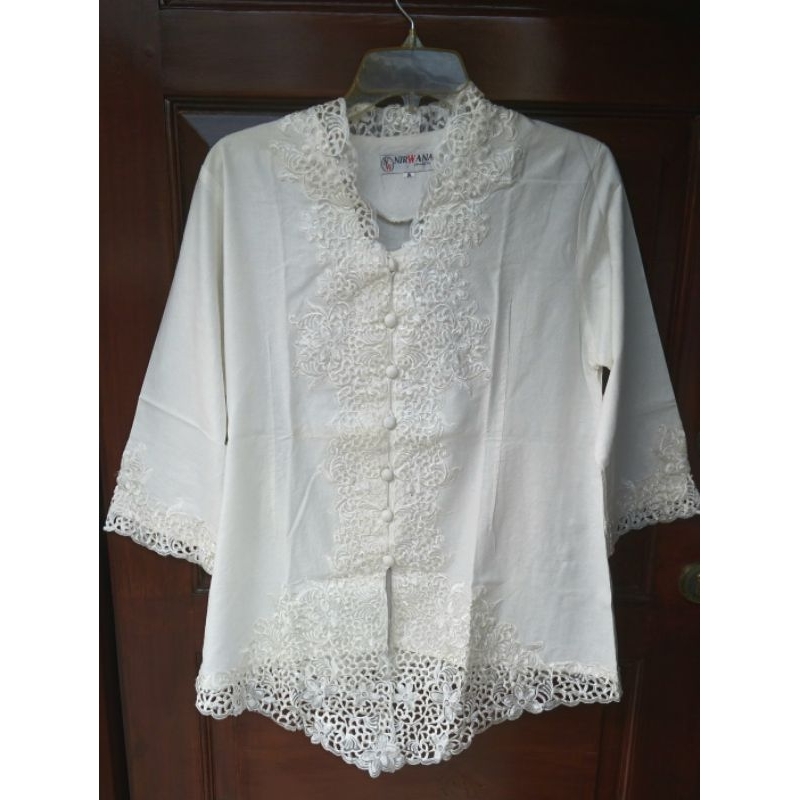 Kebaya Putih Broken White Nirwana Collection Preloved