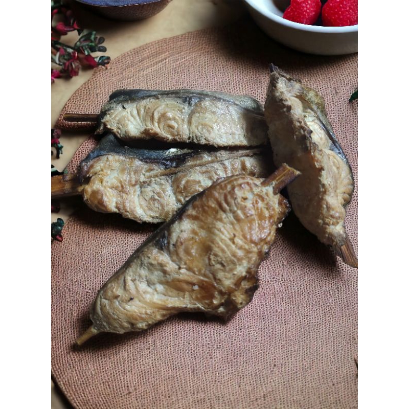 

Ikan Asap Manyung - Daging Ikan Manyung Asap - Daging Ikan Manyung - Ikan Asap - Lautan Rasa