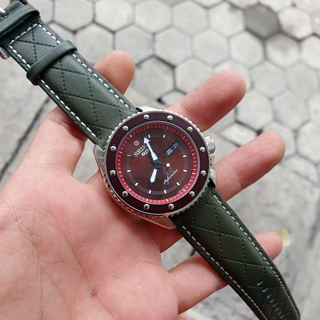 Jam Tangan Pria SEIKO 5 Sports SRPF59K1 x ONE PIECE USOPP Maroon Dial Silver Green Olive Leather Aut