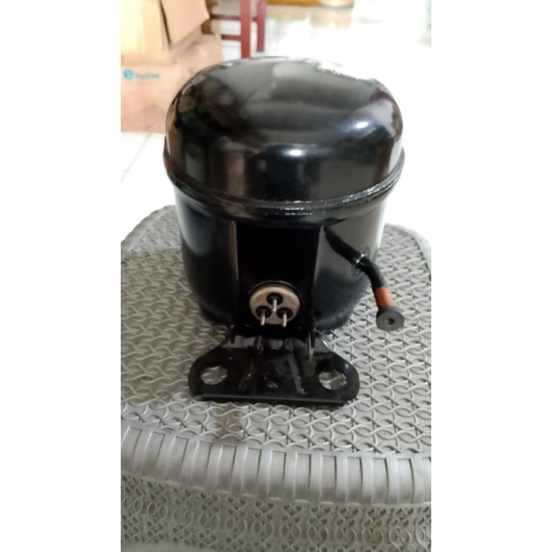 kompresor kulkas 2 pintu standar uk 1/6 merk aqua, sanyo