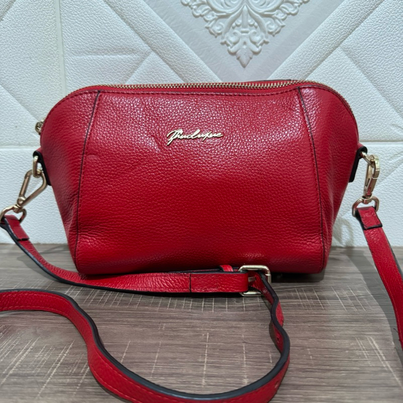 tas sling bag kulit asli. tas selempang zhuoluxue preloved merah