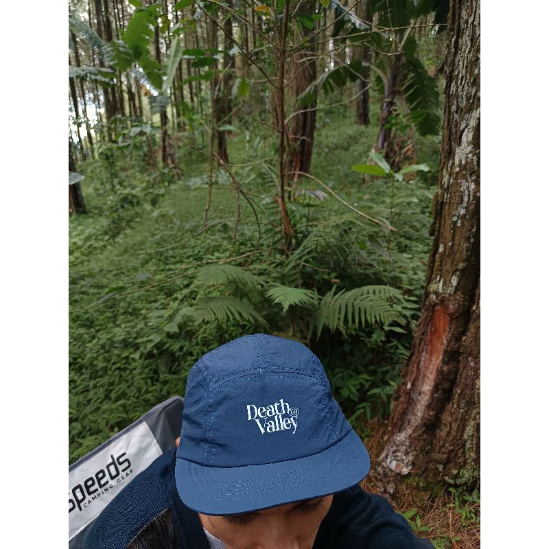 Topi pet pendek Blue Death Valley