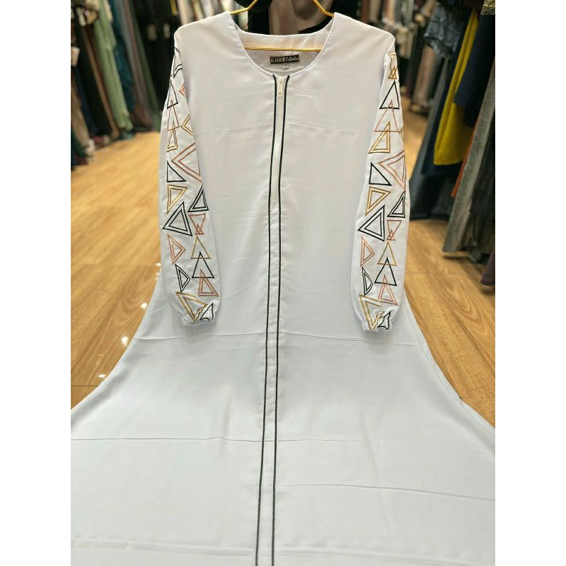 Gamis putih Aulia