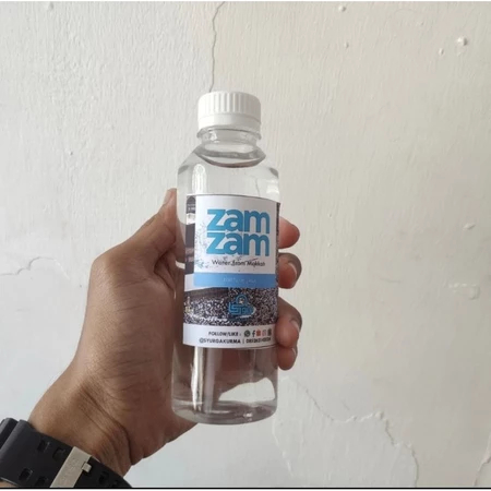 

Air Zam Zam 250 ml Asli Original by urwahstore : Pusat Souvenir Oleh Oleh haji Umroh di Medan