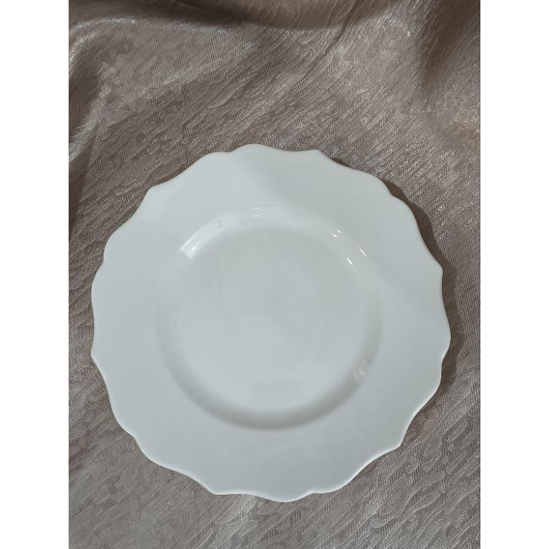 Dinner Plate Putih Polos Pinggiran Bergelombang