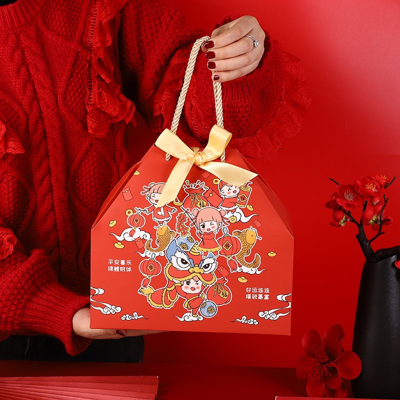 

Tas Hampers Imlek Warna Merah Box Tenteng Bingkisan Parsel Motif Koi Ukuran Small 25x24x12 Cm Bahan Kertas Lvory