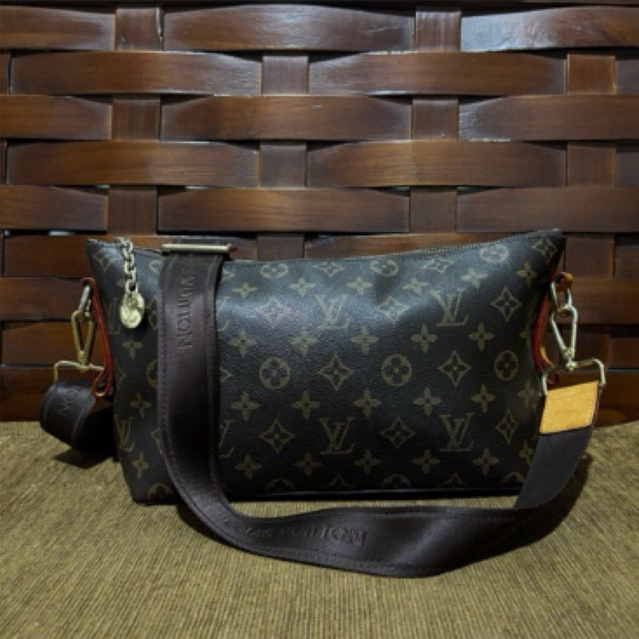 Tas louis vuitton / sling bag lv