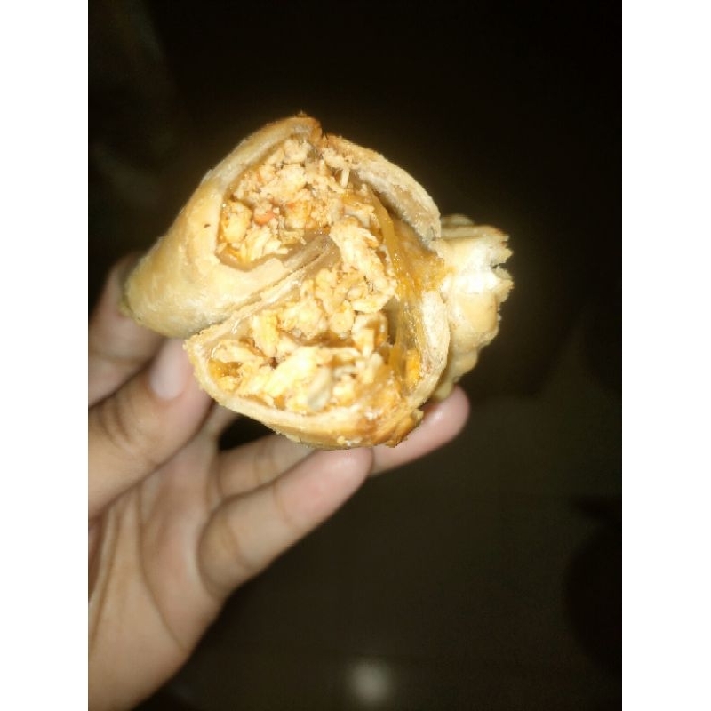 

cireng isi ayam suwir pedas. mini isi 10pcs