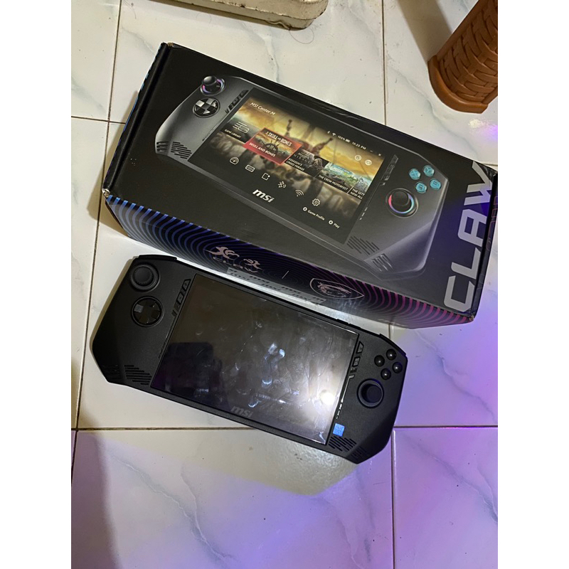 MSI Claw A1M Konsol Game Genggam