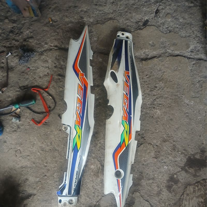 Cover body belakang sebelah kanan Yamaha FIZR original copotan motor ori