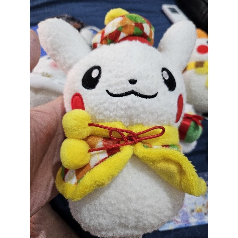 POKEMON CENTER 2015 PIKACHU SNOW 2