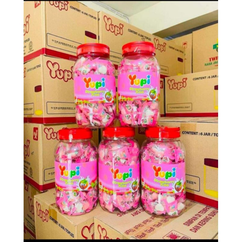 

YUPI TOPLES STRAWBERRY KISS JAR 300GR EXP NOV 2026