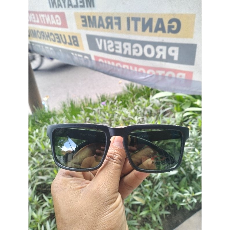 Kacamata hitam LENSA ASLI KACA