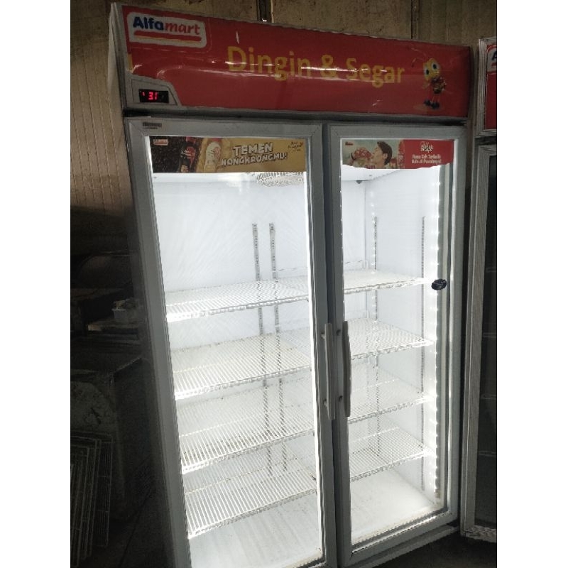 Second showcase 2 pintu