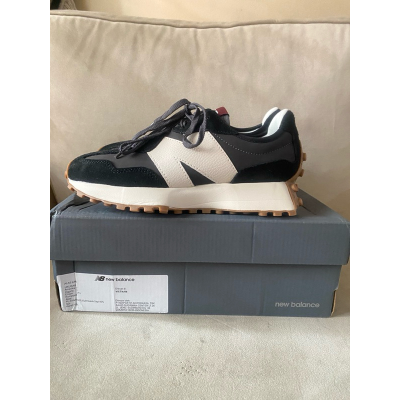 NB 327 BLack size 37.5 insole 24 kondisi Baru Original