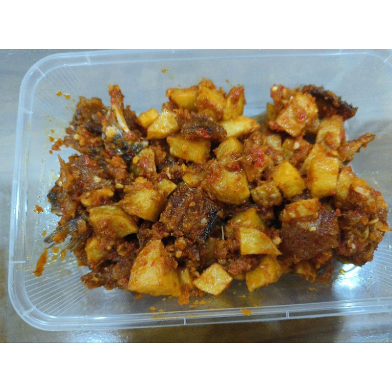 

ikan asin gabus goreng campur kentang sambal pedas