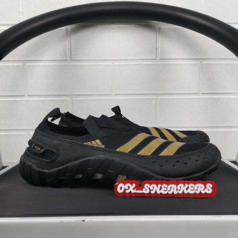 SEPATU SEPEDA ADIDAS JAWPAW BLACK GOLD