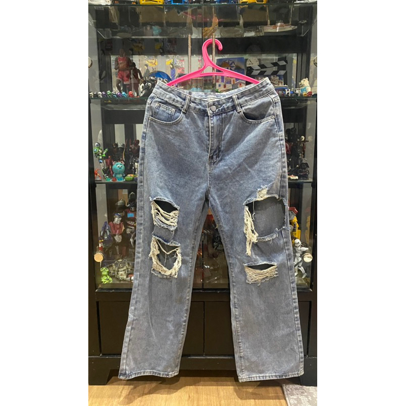 Ripped Jeans (No brand)