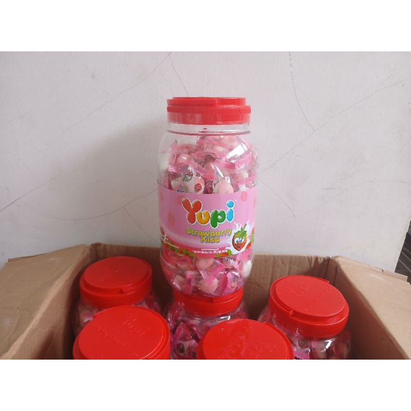 

Yupi Strawberi Toples murah