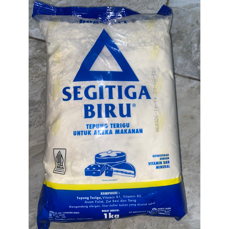 

Tepung terigu segitiga 1 kg