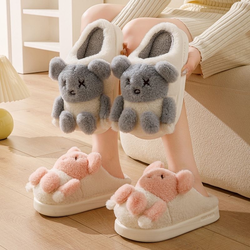 sandal sendal slipper karet bulu boneka bearbrick hangat empuk lembut  lucu anti slip