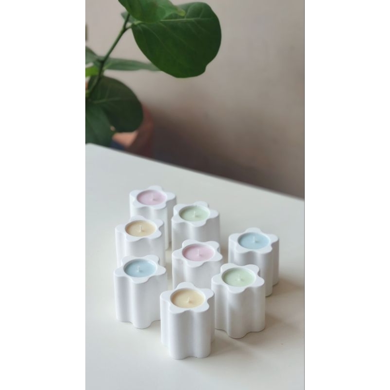 THE DAISY CANDLE - Scented candle / aromatherapy candle / daisy candle